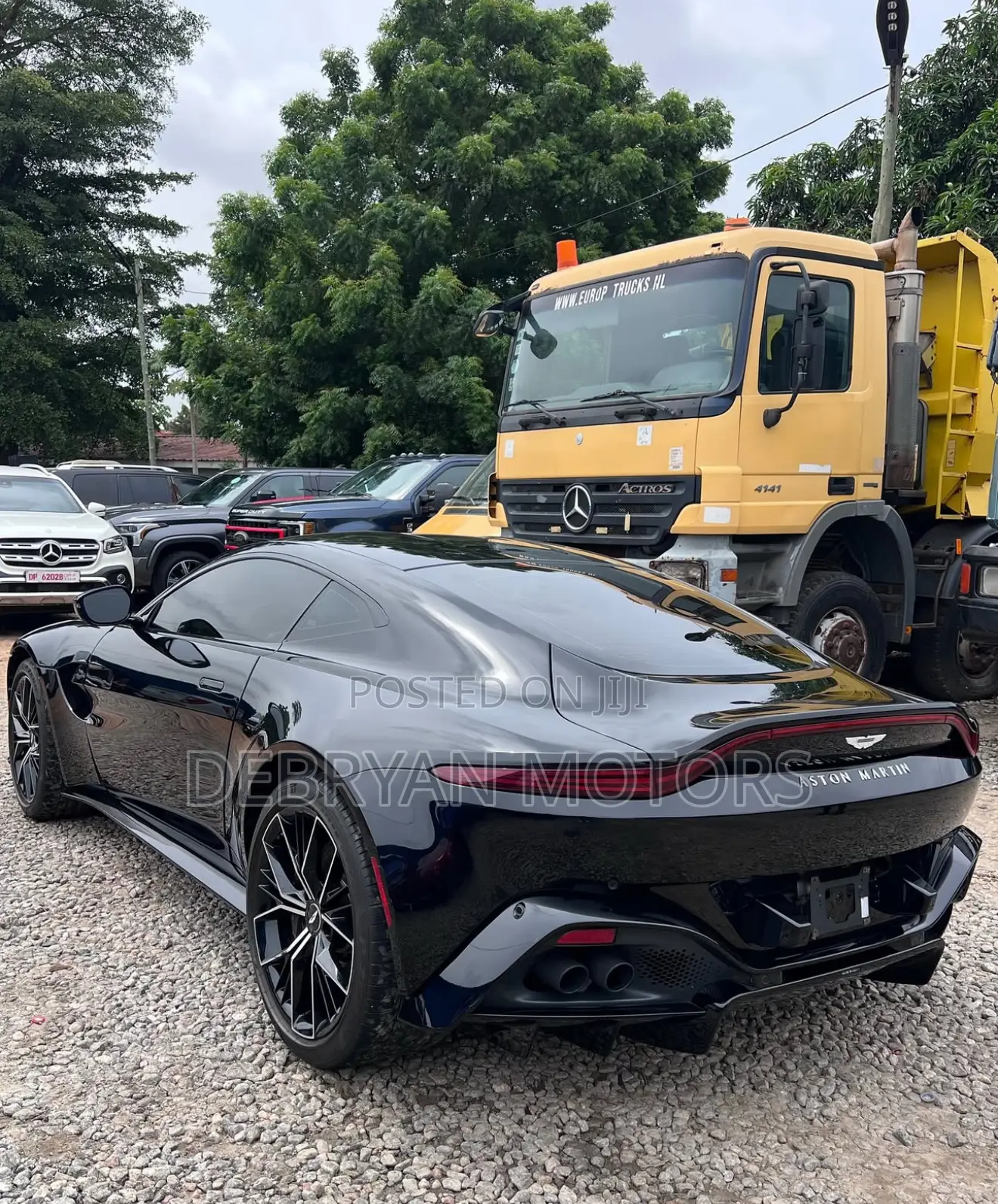 Aston Martin Vantage 2022 Black