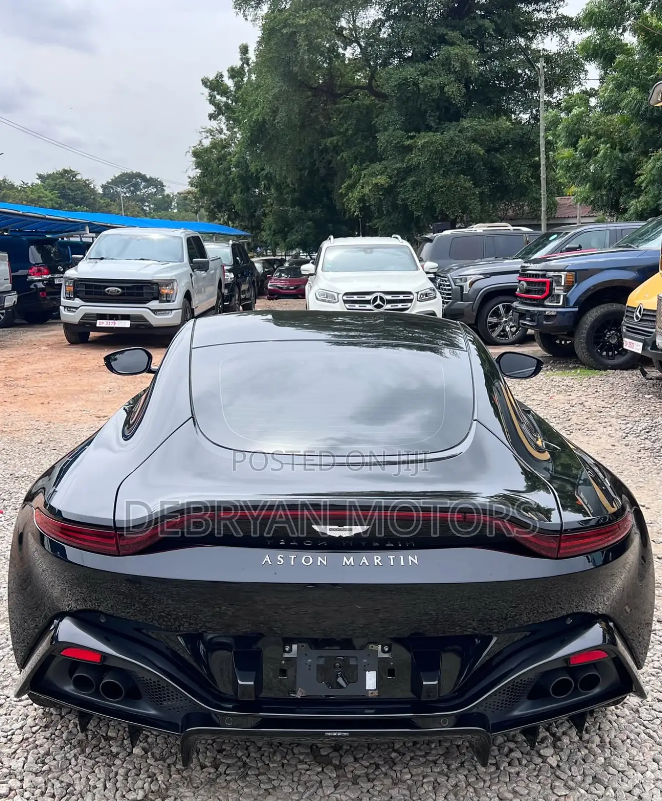 Aston Martin Vantage 2022 Black
