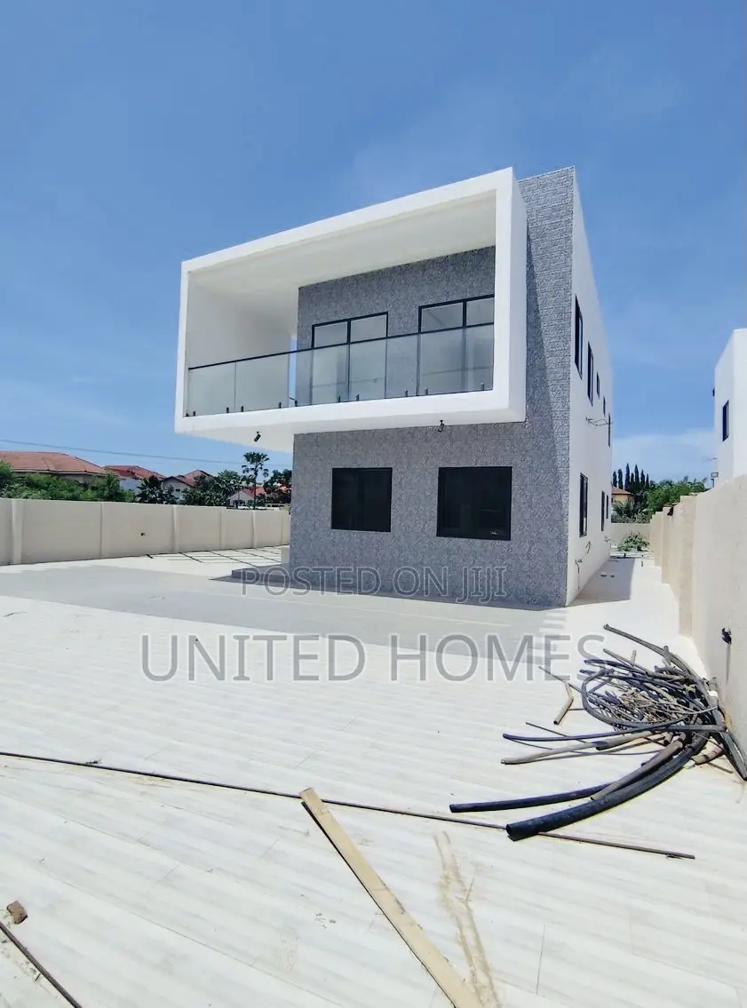 5bdrm House in East Legon for sale