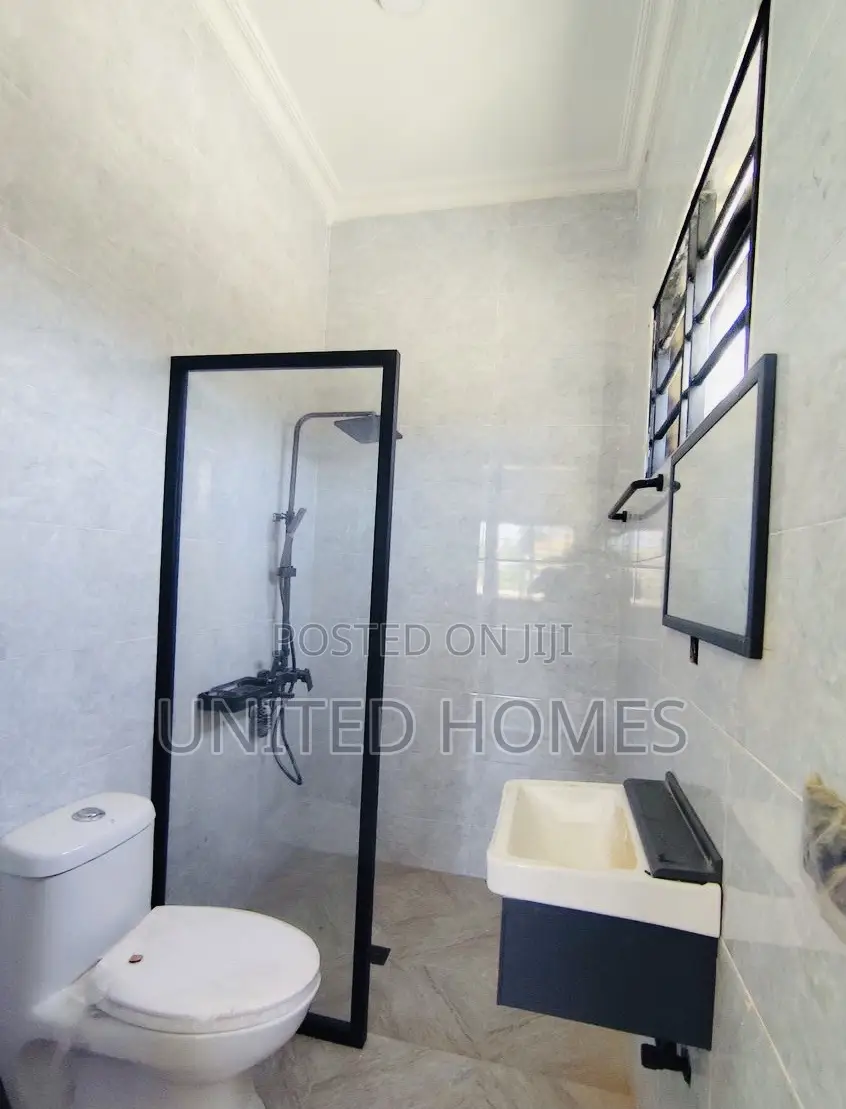 5bdrm House in East Legon for sale