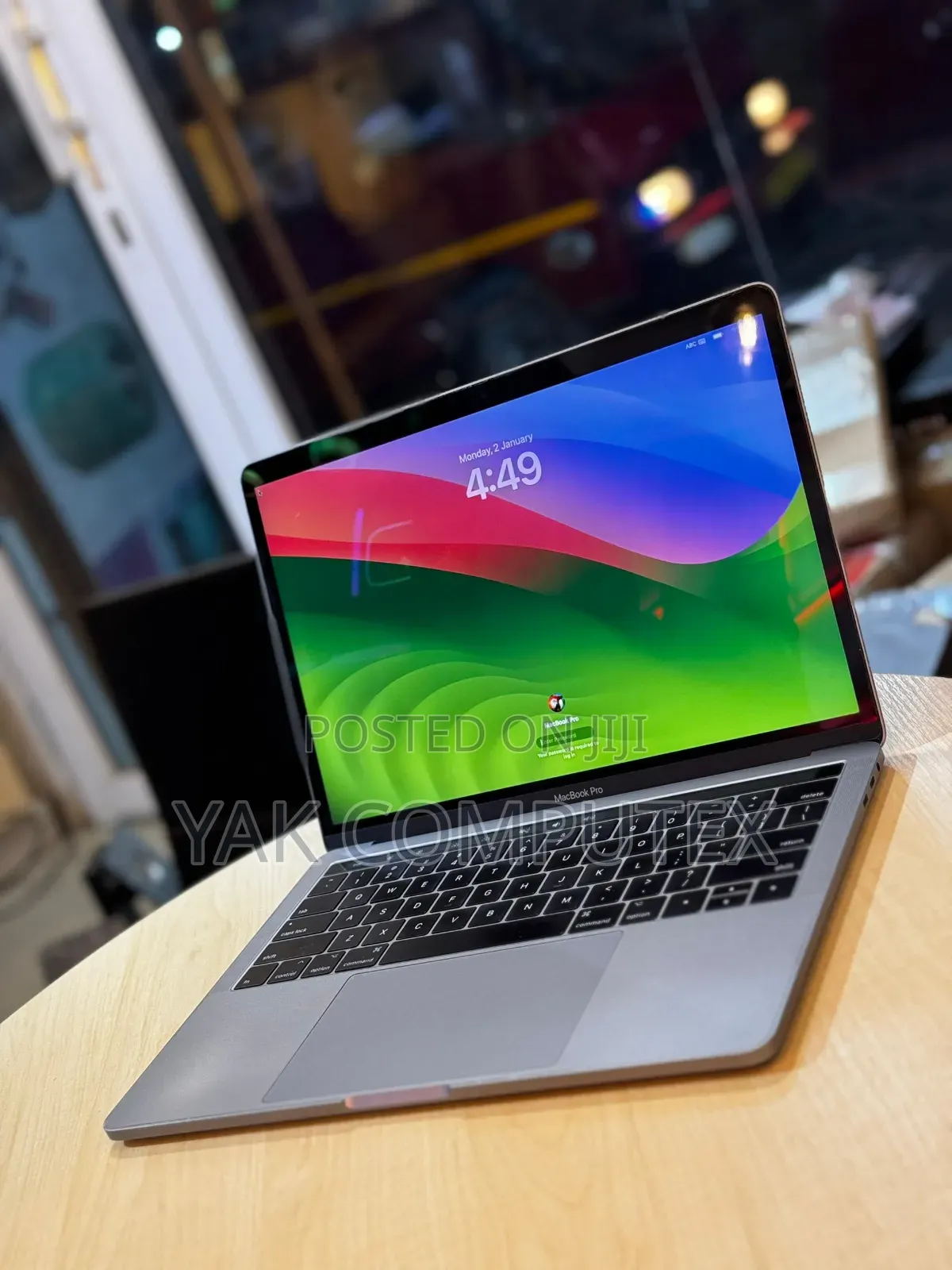 Laptop Apple MacBook Pro 2018 16GB Intel Core I5 SSD 512GB
