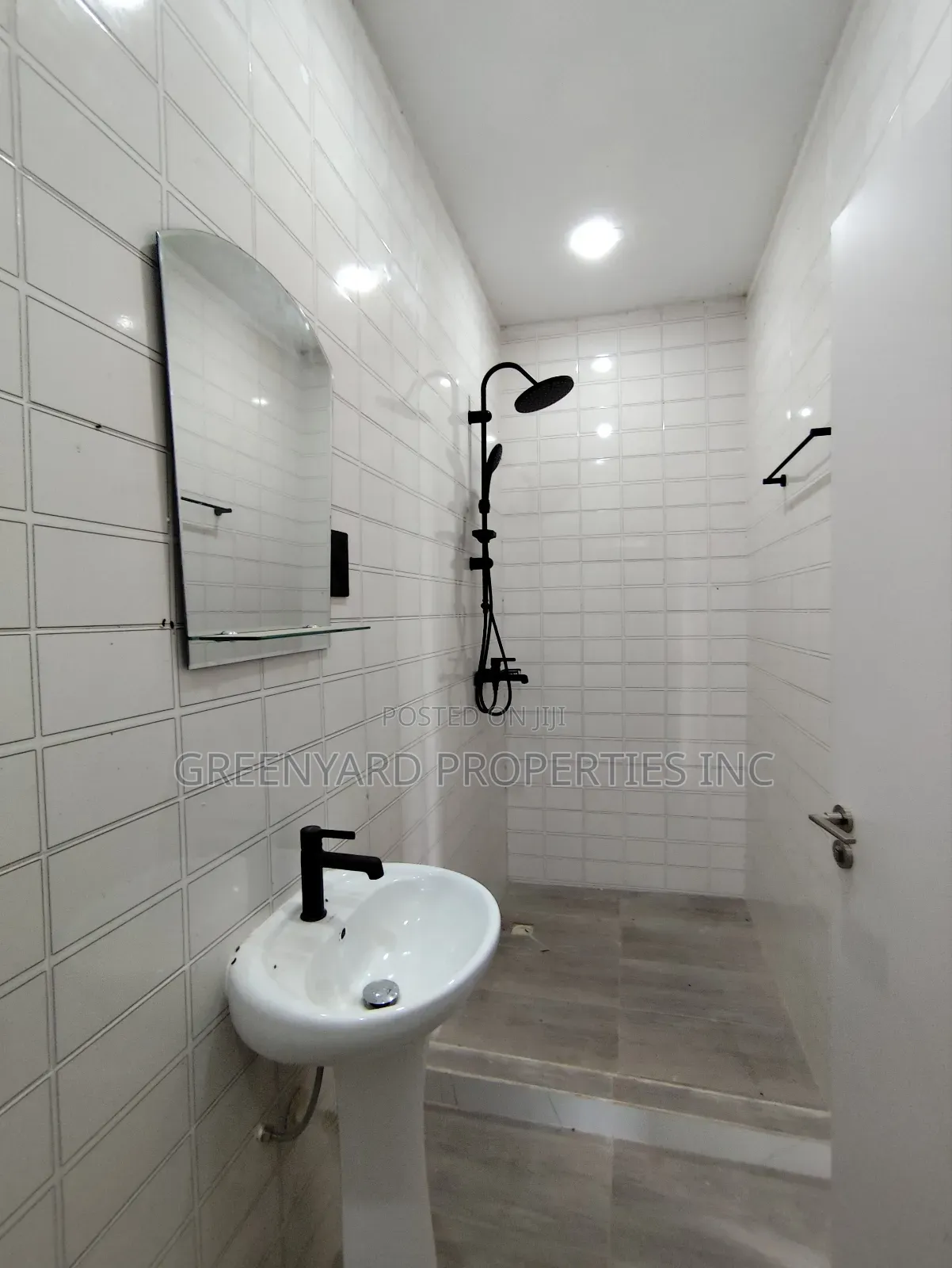 3bdrm House in Obosomase, Aburi for sale