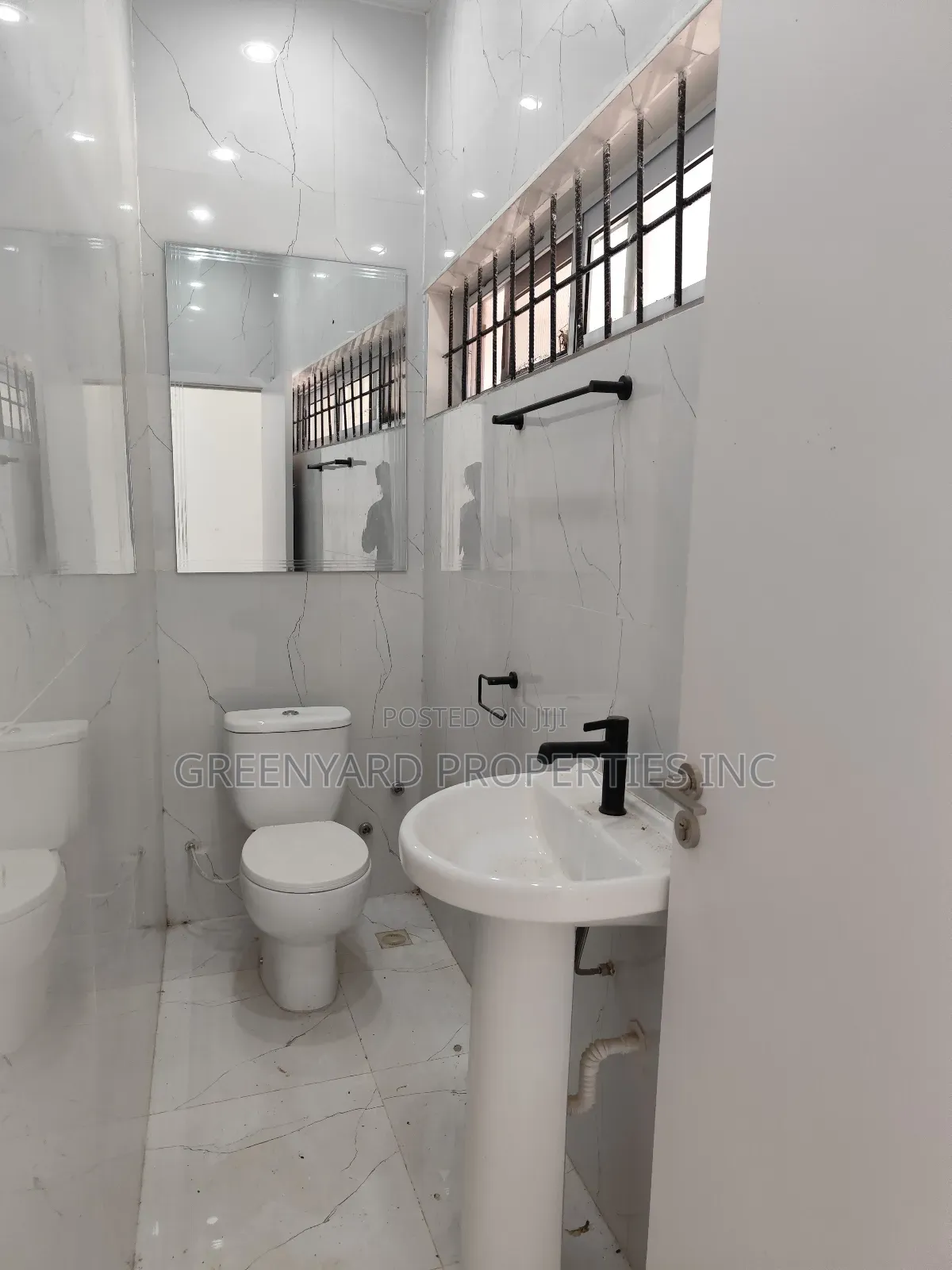 3bdrm House in Obosomase, Aburi for sale