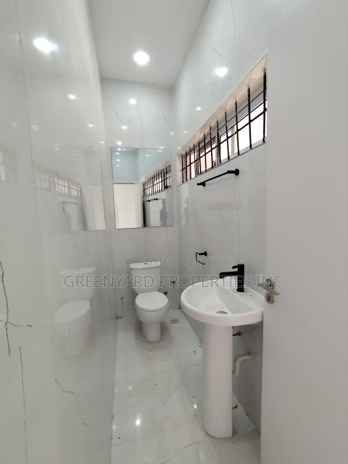 3bdrm House in Obosomase, Aburi for sale