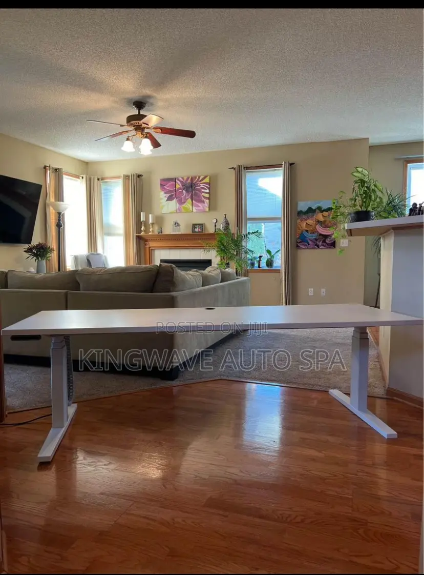 Electronic Adjustable Table/ Sit Stand Desk