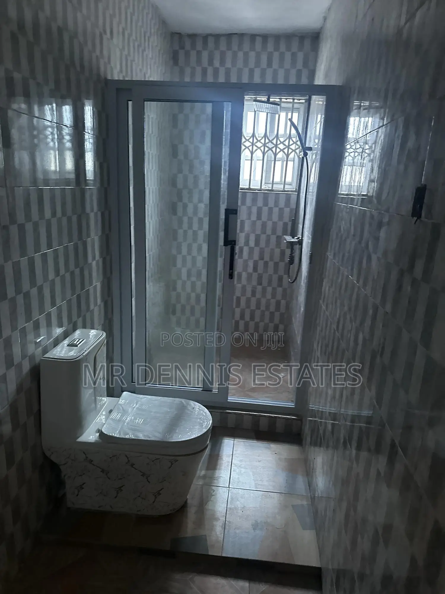 4bdrm Apartment in Westhills Mall for rent