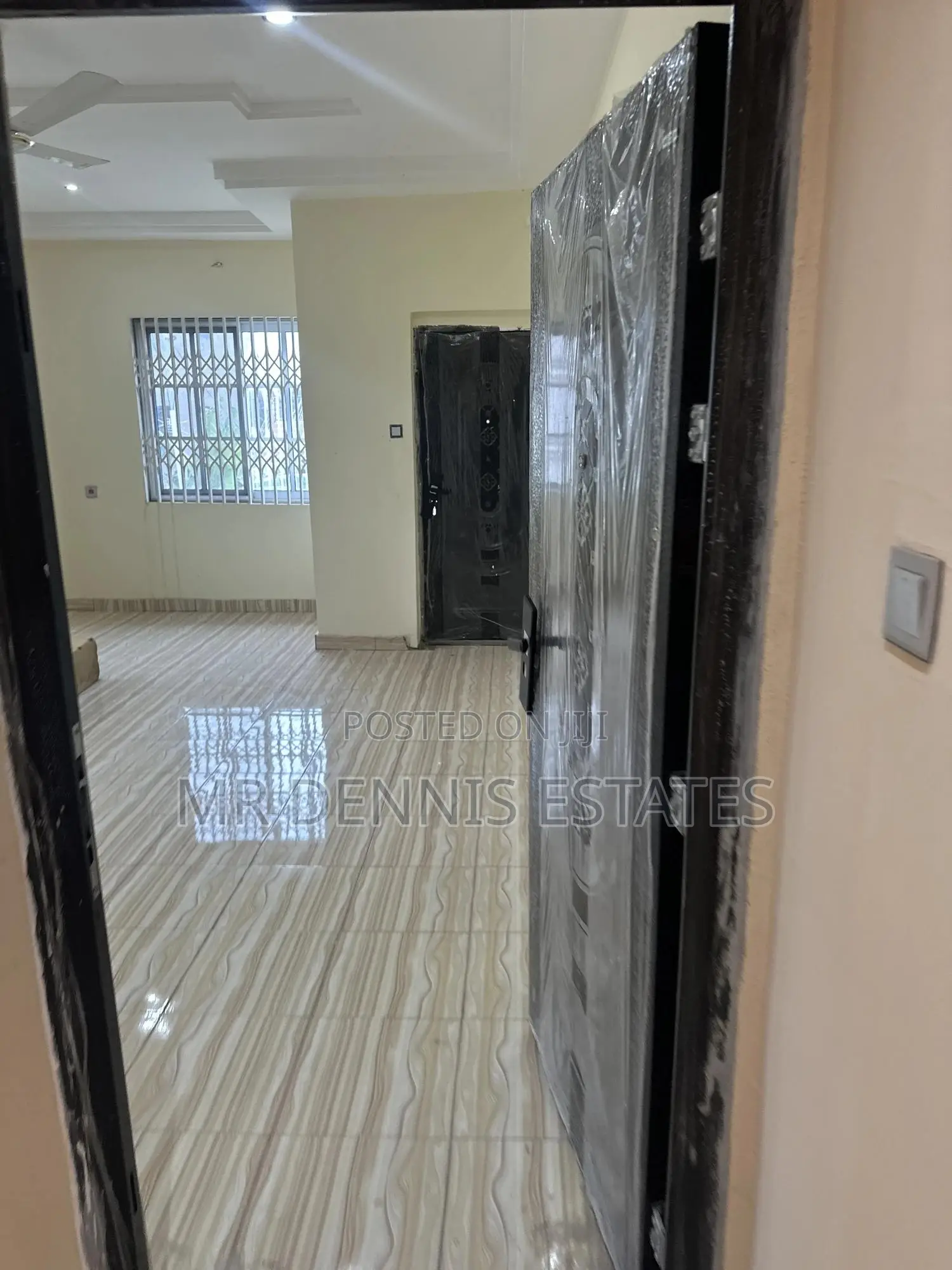 4bdrm Apartment in Westhills Mall for rent