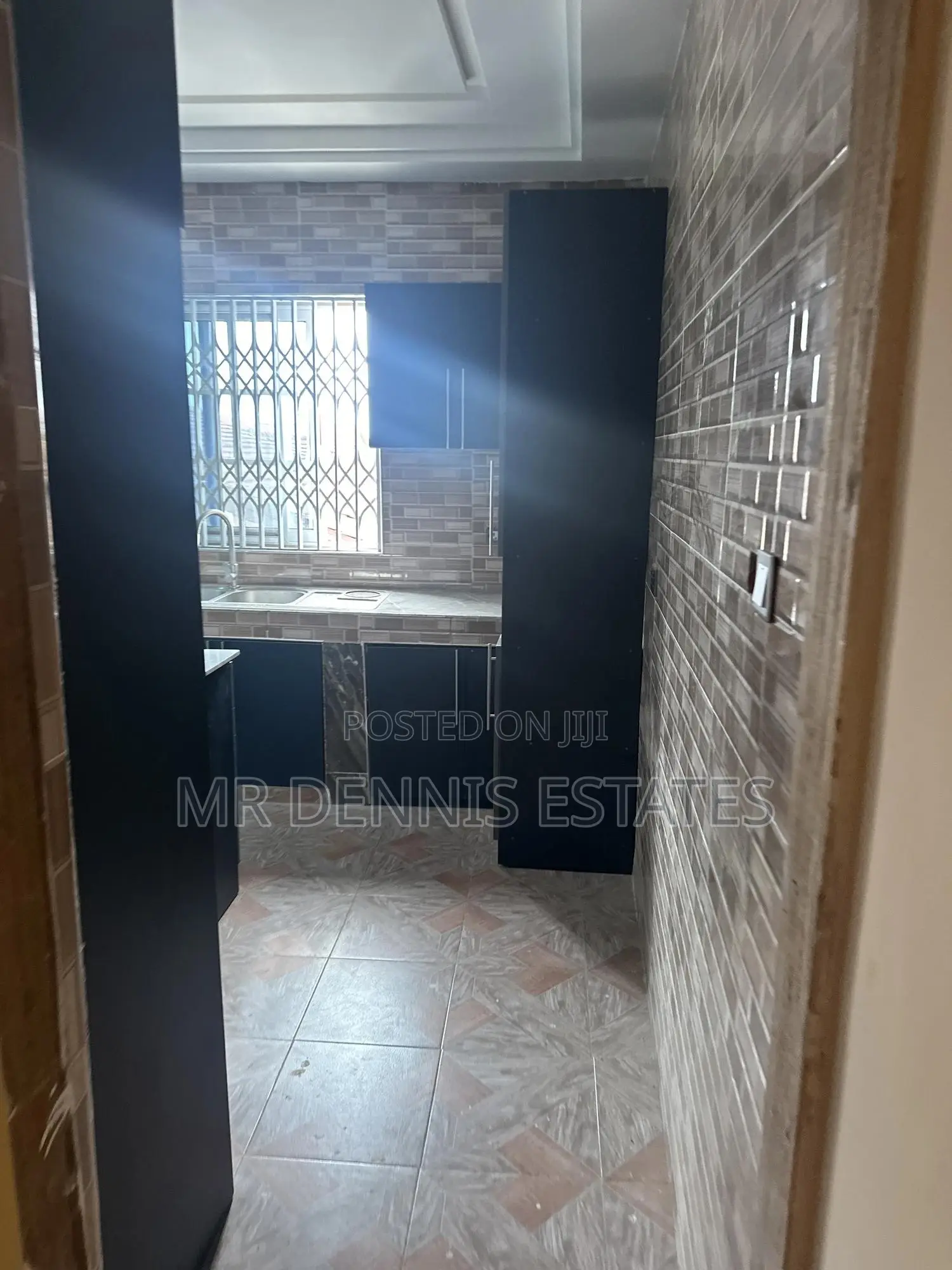 4bdrm Apartment in Westhills Mall for rent