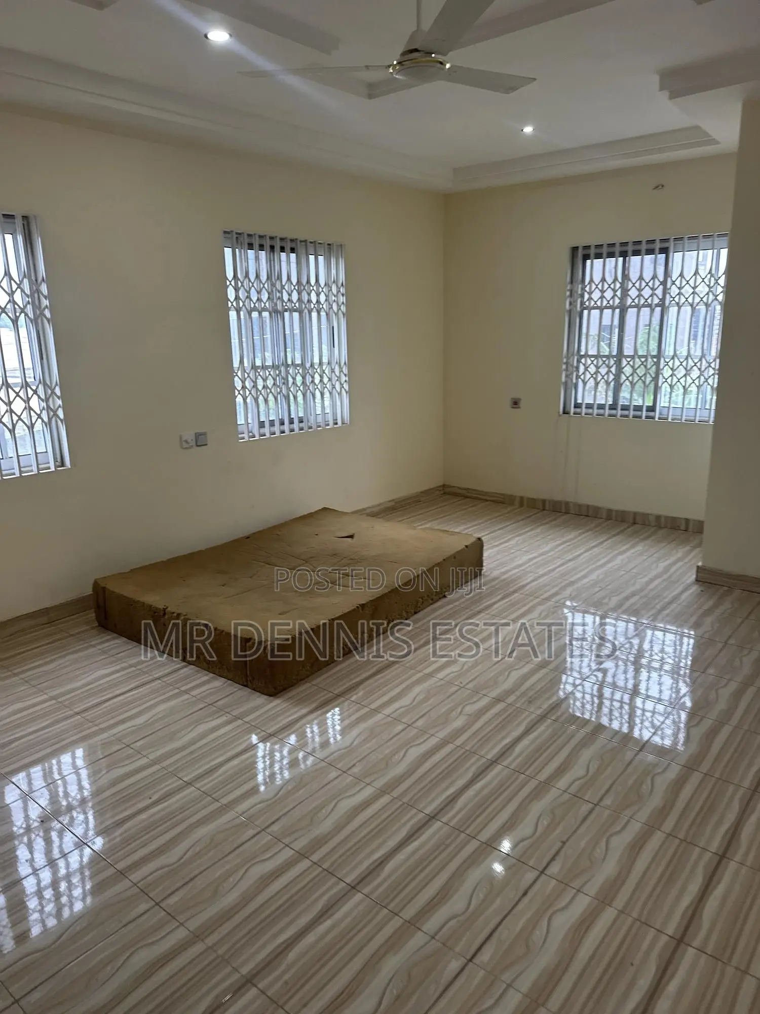 4bdrm Apartment in Westhills Mall for rent