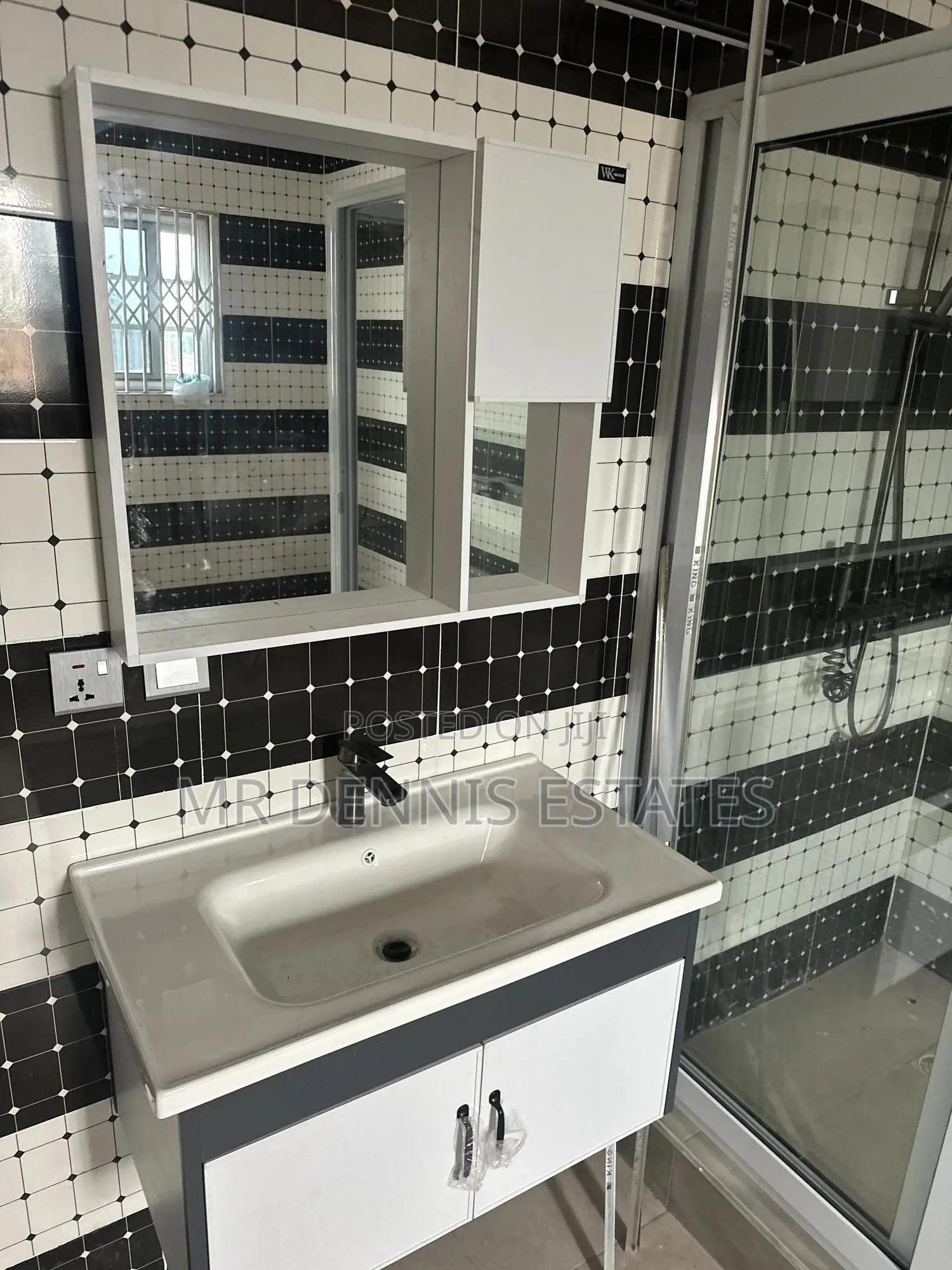 4bdrm Apartment in Westhills Mall for rent