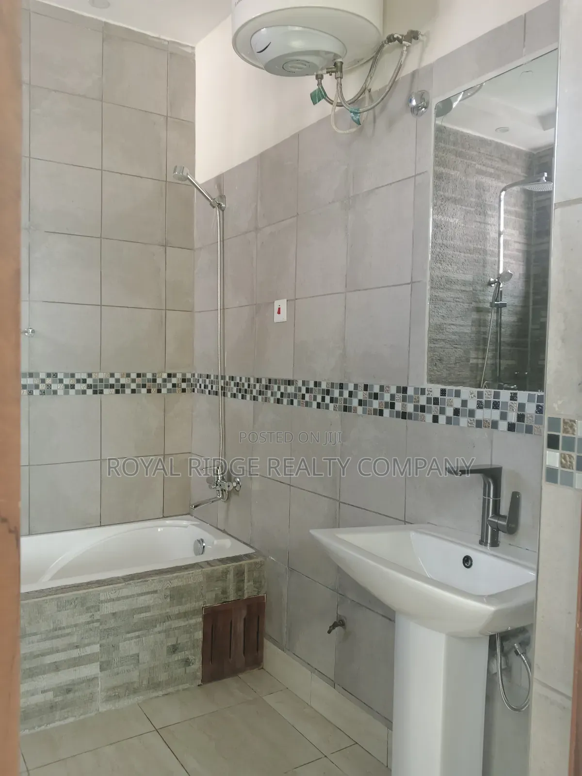 3bdrm House in East Airport, Accra Metropolitan for rent