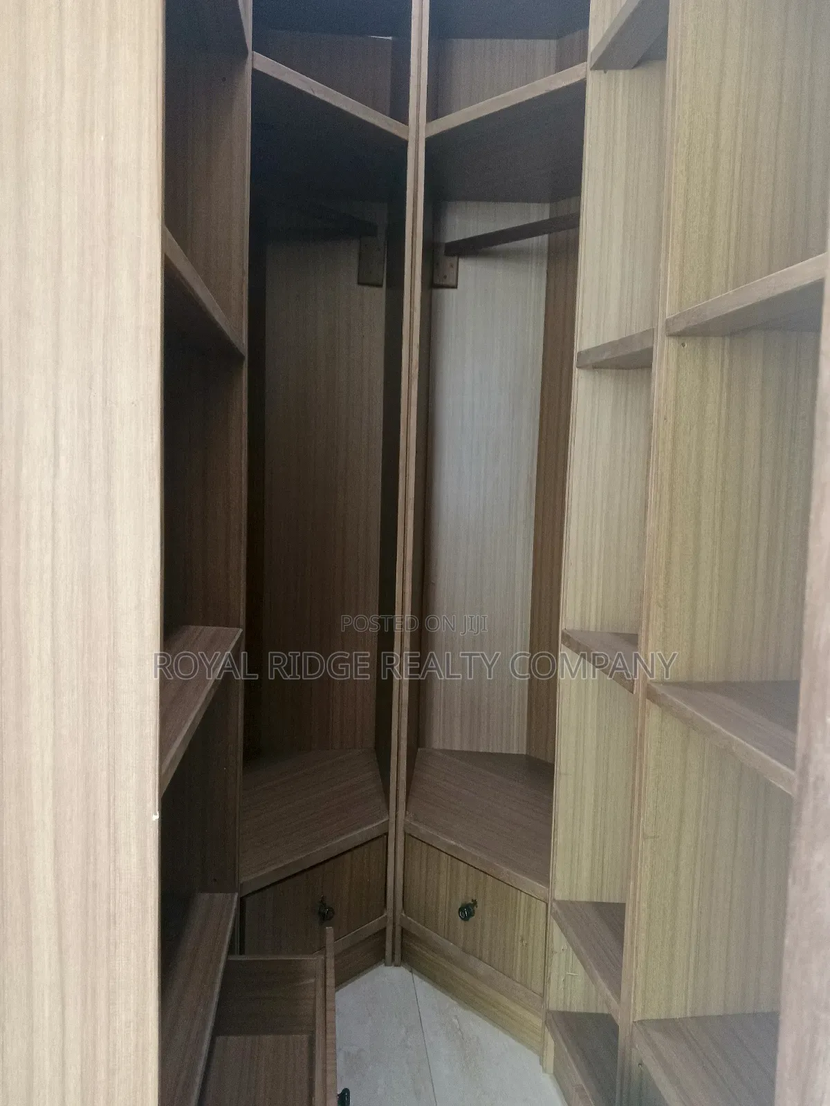 3bdrm House in East Airport, Accra Metropolitan for rent