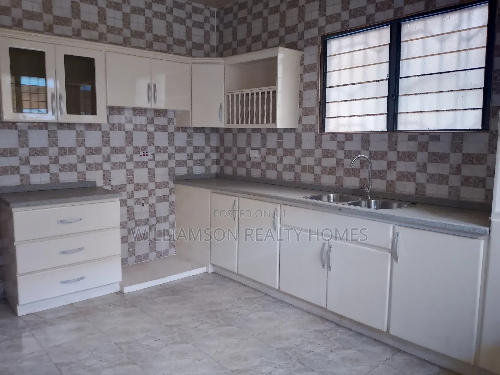 4bdrm House in Spintex Main Road for rent