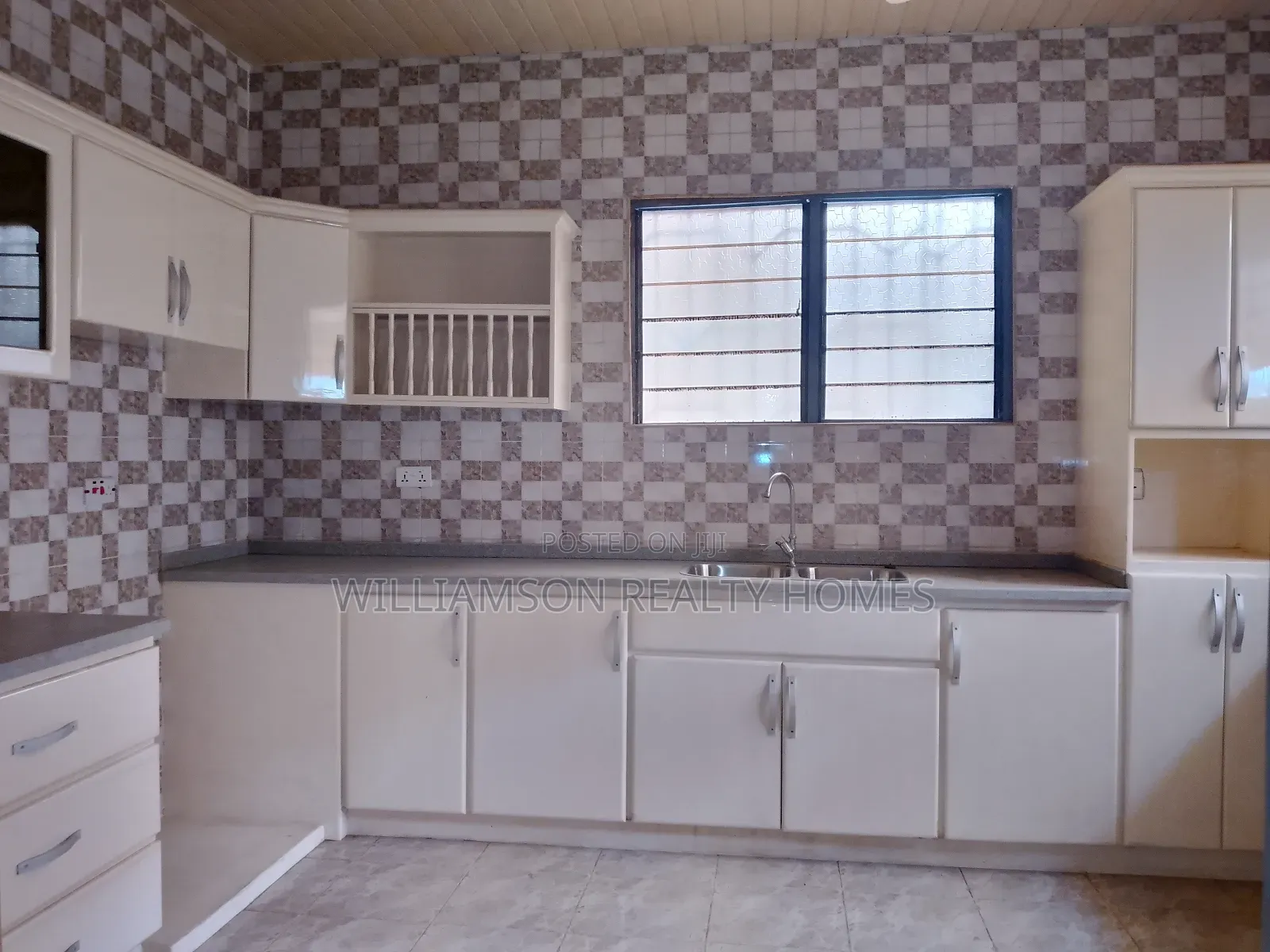 4bdrm House in Spintex Main Road for rent