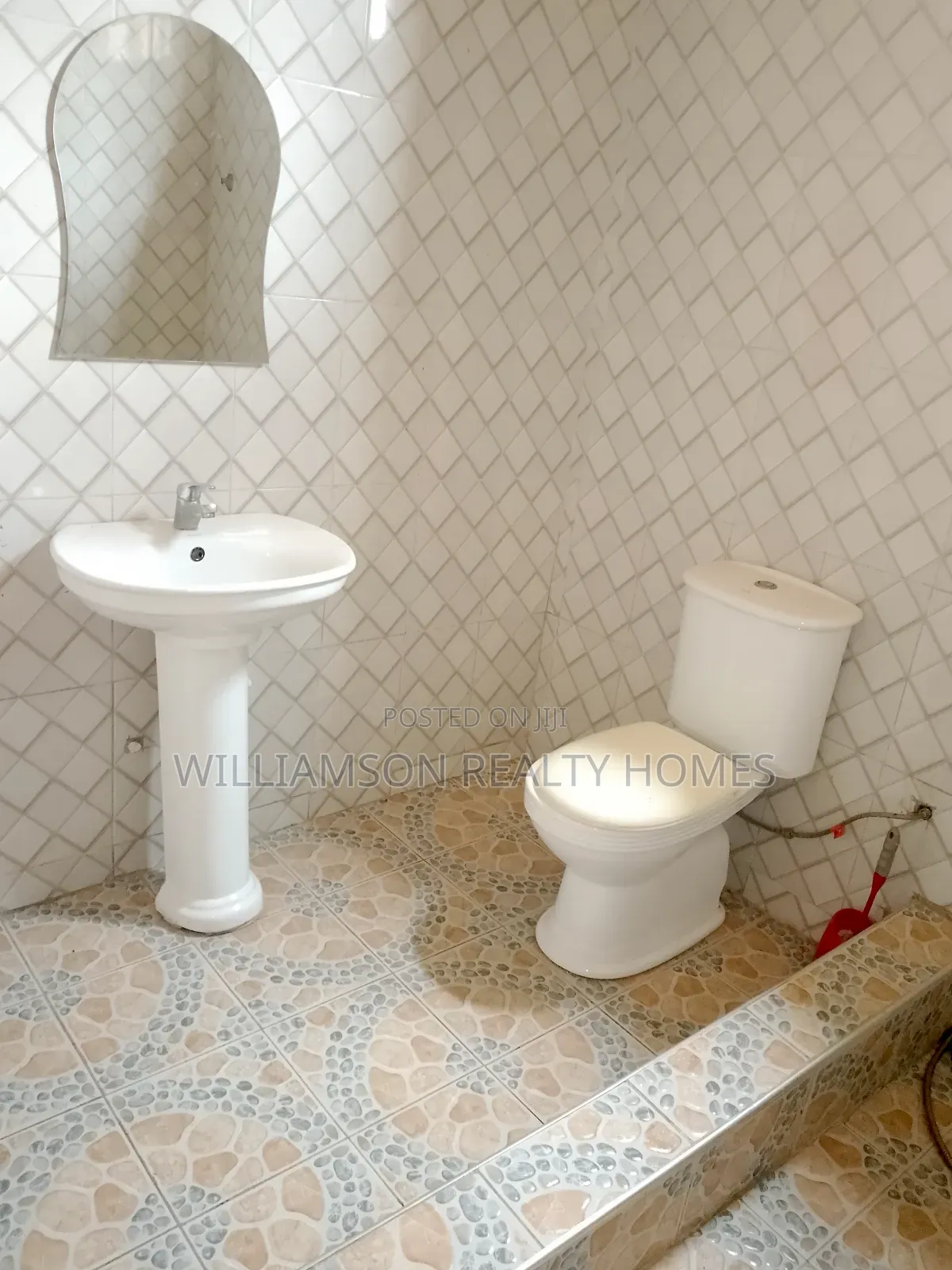 4bdrm House in Spintex Main Road for rent