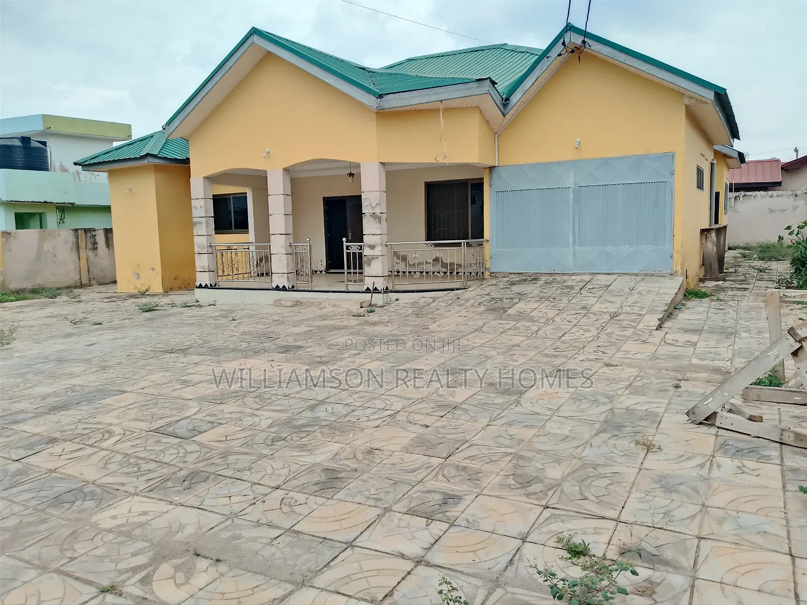 4bdrm House in Spintex Main Road for rent