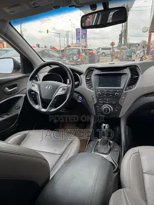Hyundai Santa Fe SE AWD 2018 White