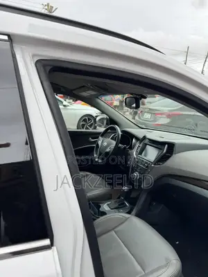 Hyundai Santa Fe SE AWD 2018 White