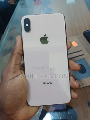 Photo - Apple iPhone XS Max 64 GB Gold