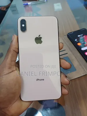Photo - Apple iPhone XS Max 64 GB Gold