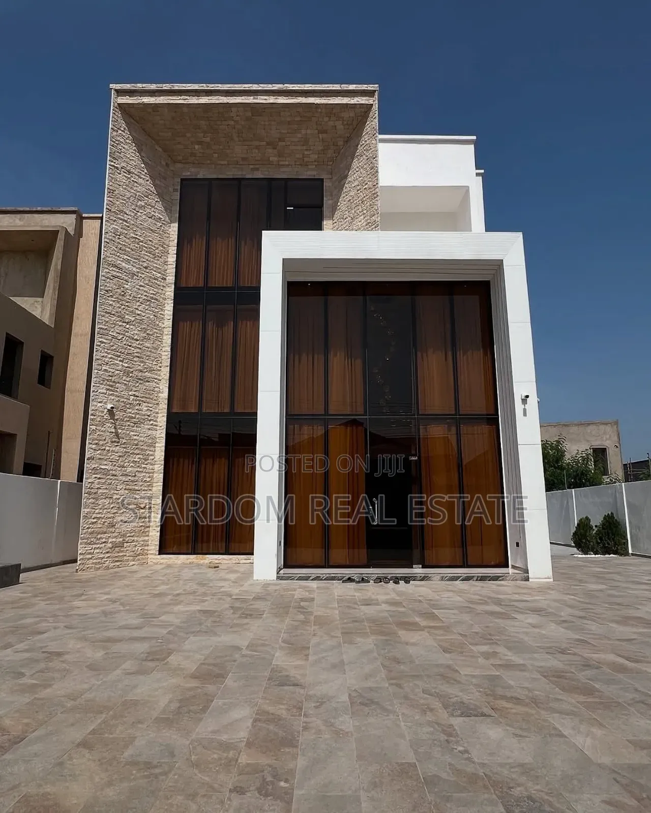 5bdrm Duplex in Ashaley Botwe for sale