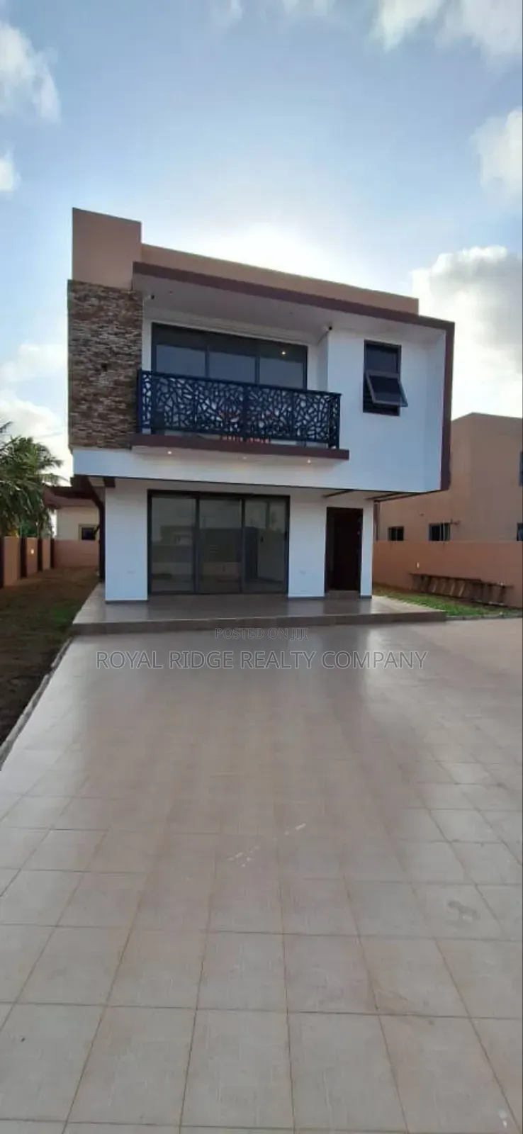 3bdrm Townhouse / Terrace in Spintex Sakumono, Accra Metropolitan