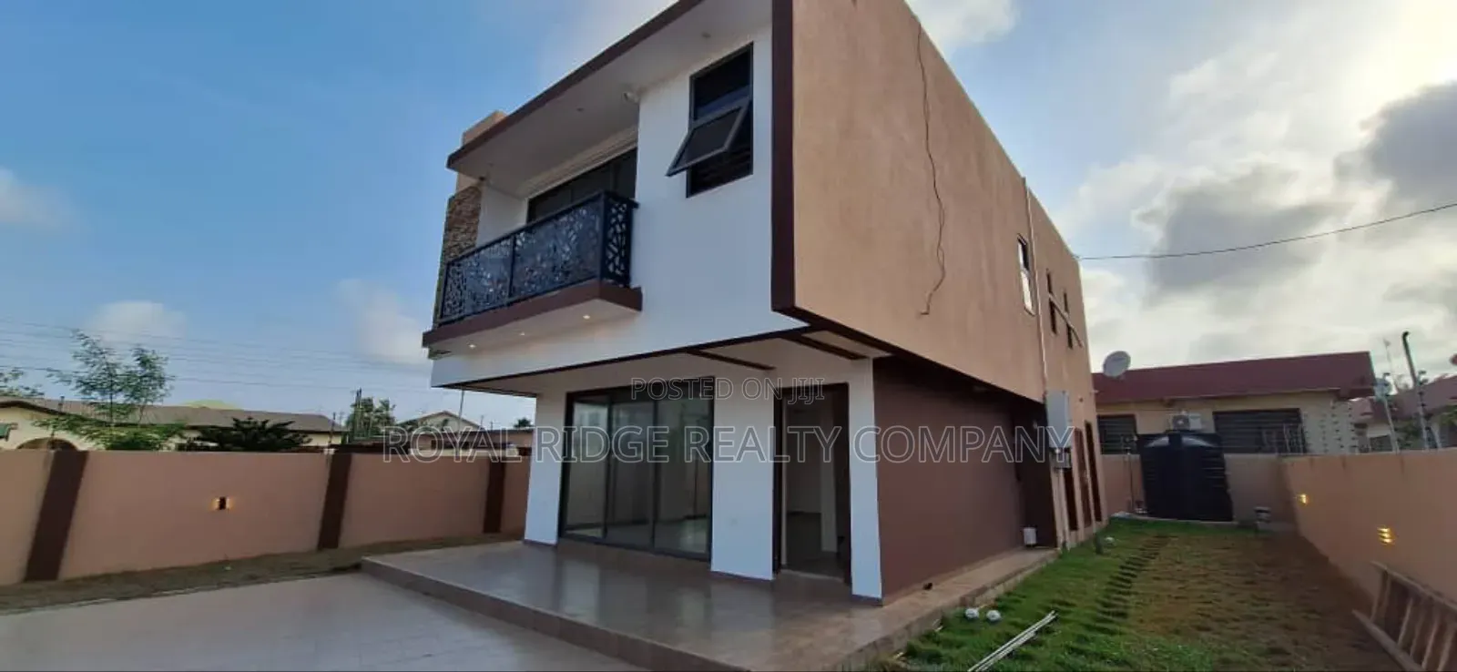 3bdrm Townhouse / Terrace in Spintex Sakumono, Accra Metropolitan