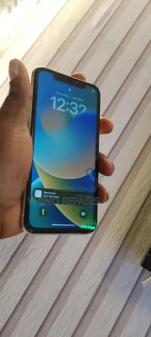 New Apple iPhone 11 64 GB White