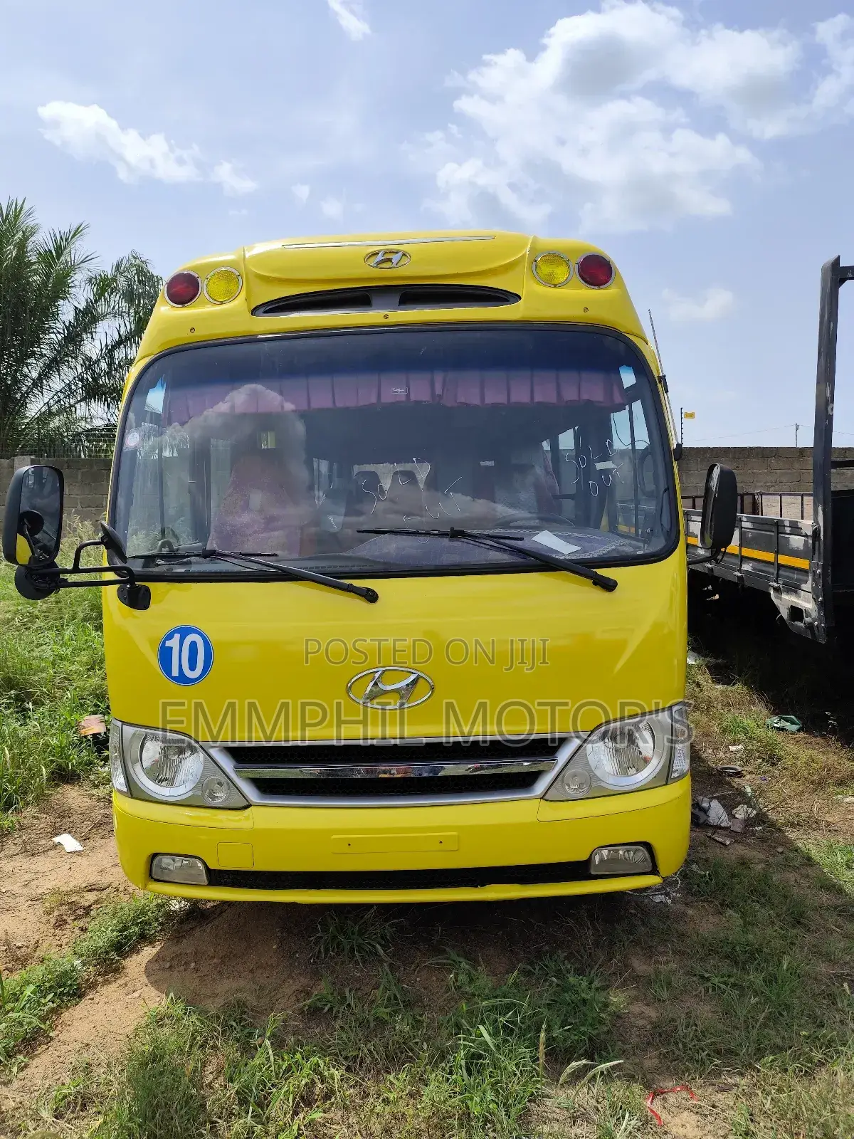 Hyundai County 2015 Yellow