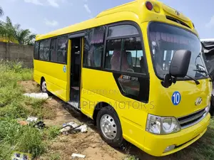 Hyundai County 2015 Yellow