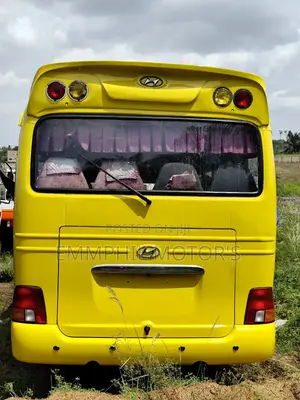 Hyundai County 2015 Yellow