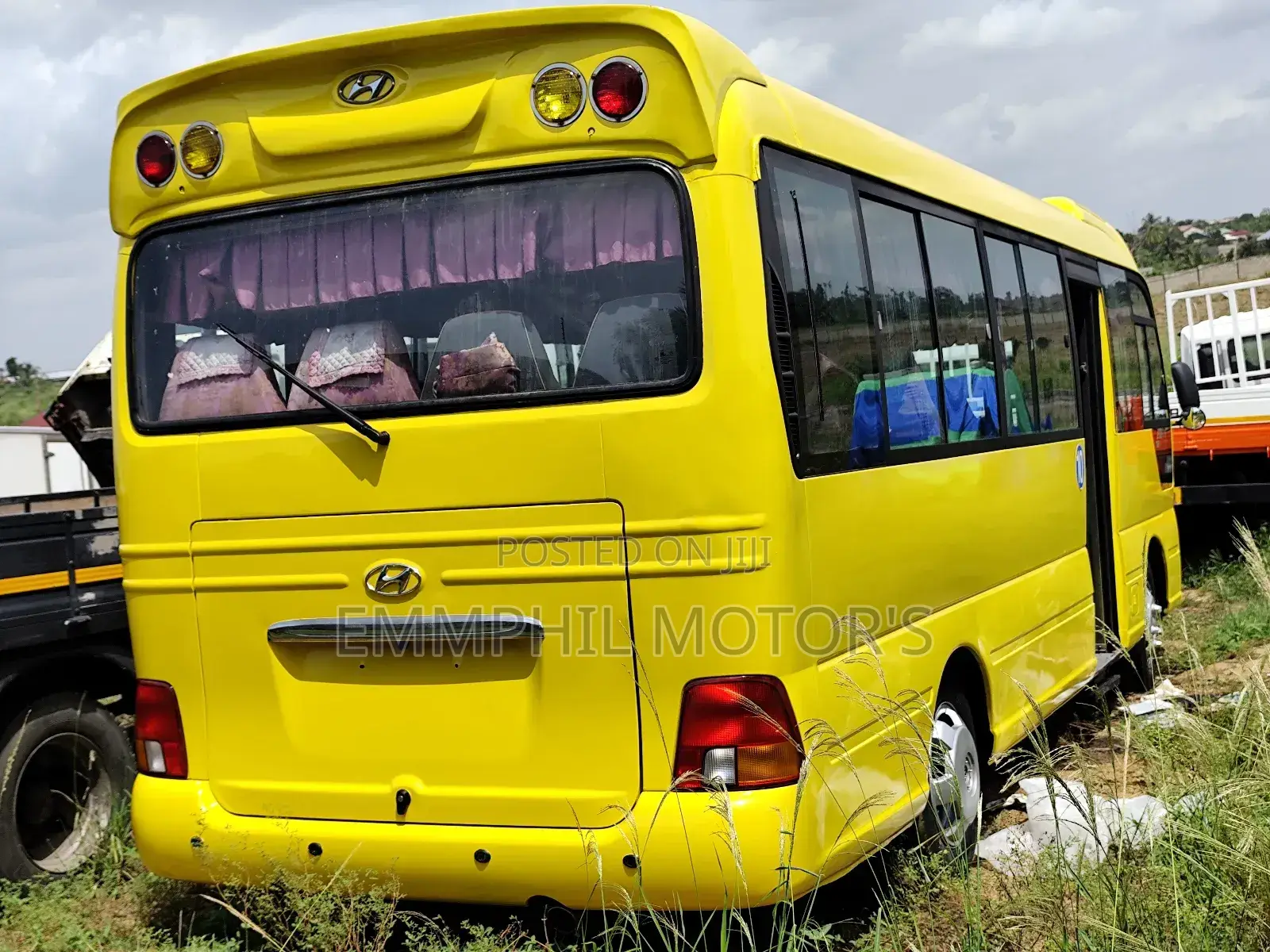 Hyundai County 2015 Yellow