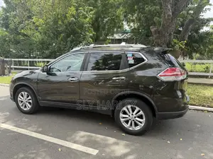 Nissan Rogue SV AWD 2016 Green