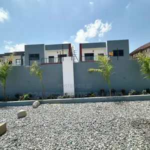4bdrm House in Lakeside Estate, Overhead for sale