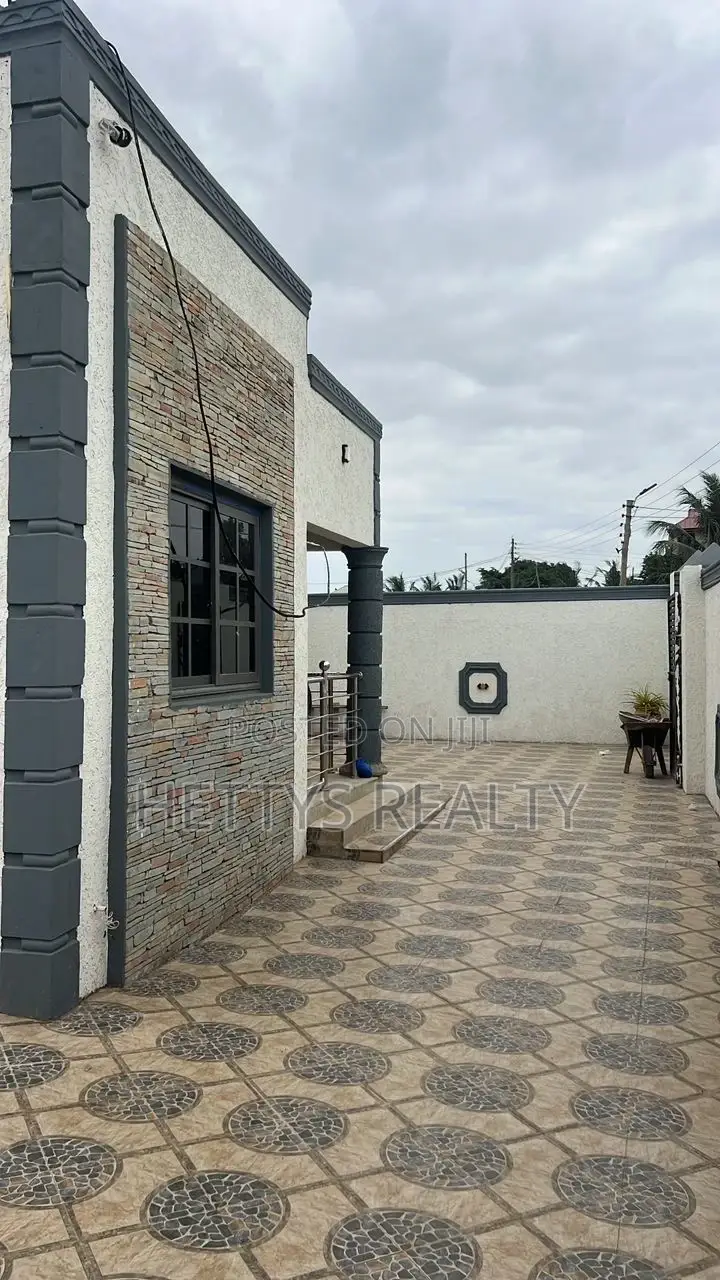3bdrm House in Oyarifa for sale