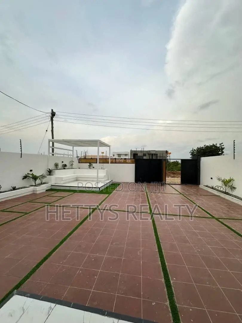 3bdrm Apartment in East Legon for sale
