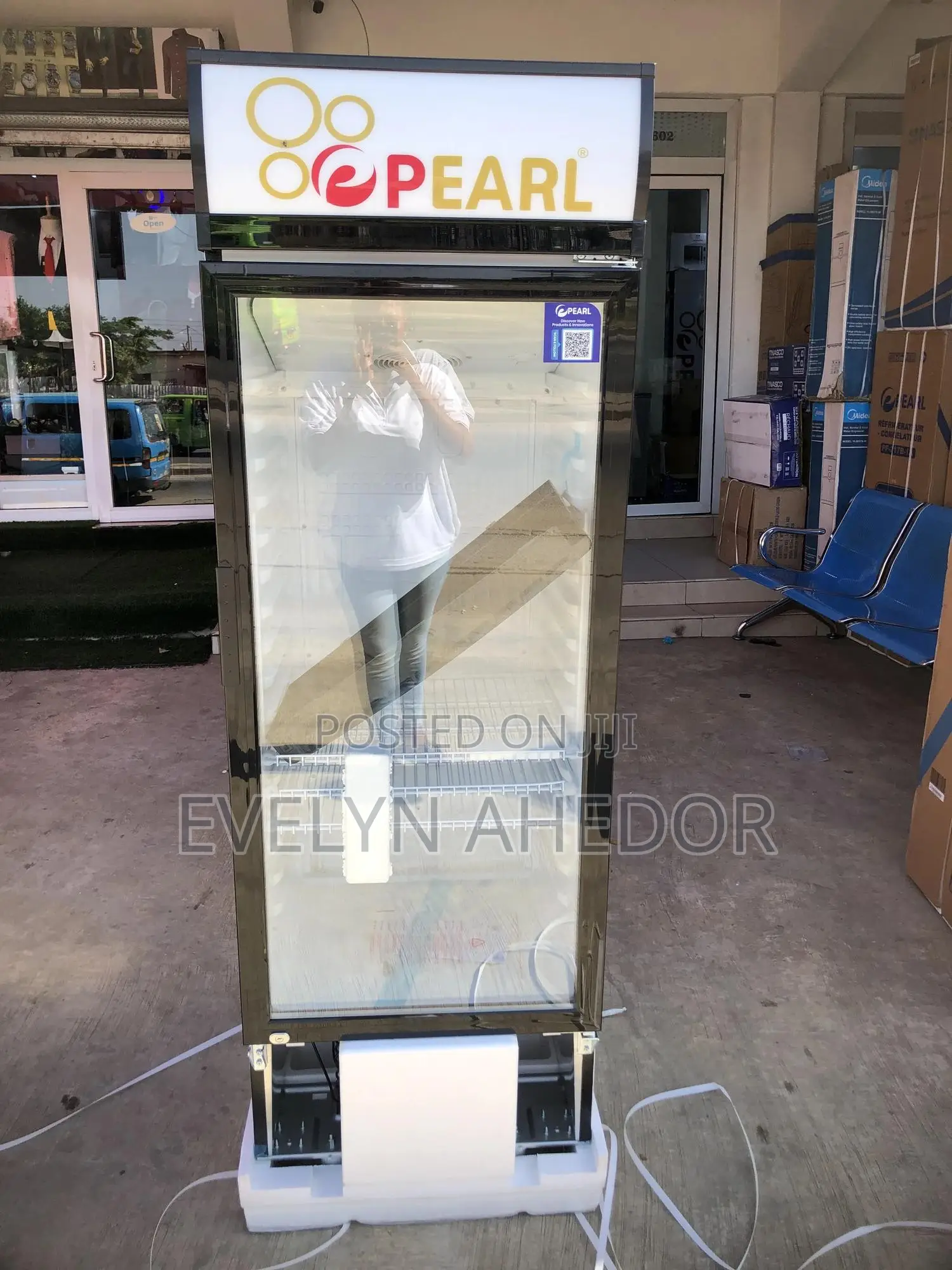 Chilling Pearl Display Fridge 300 Liters Fresh in Box
