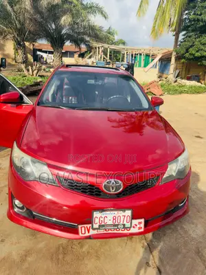 Toyota Camry XLE 4dr Sedan (2.5L 4cyl 6A) 2014 Red