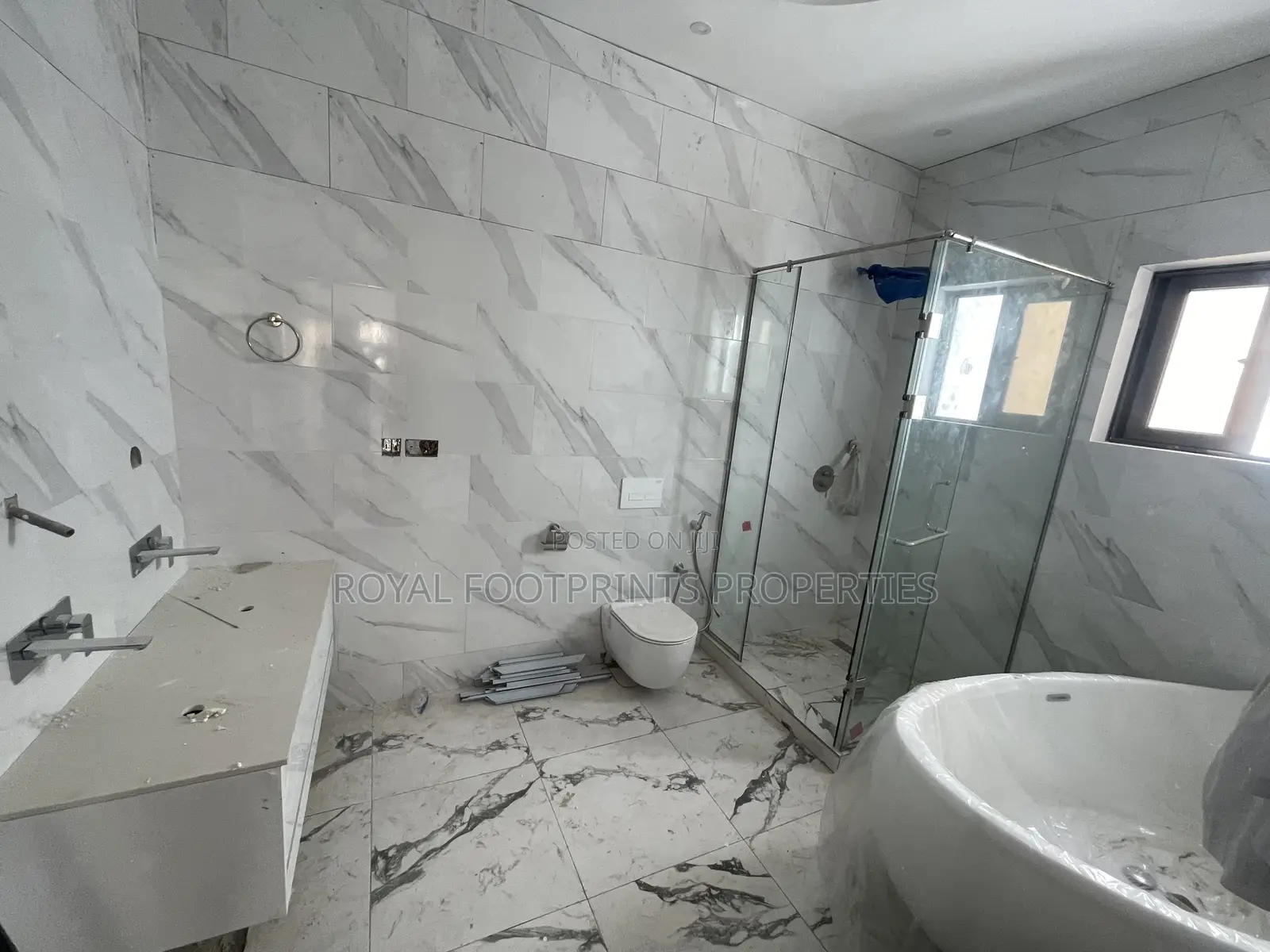 4bdrm House in Luxelooks Properties, Ashaley Botwe for rent