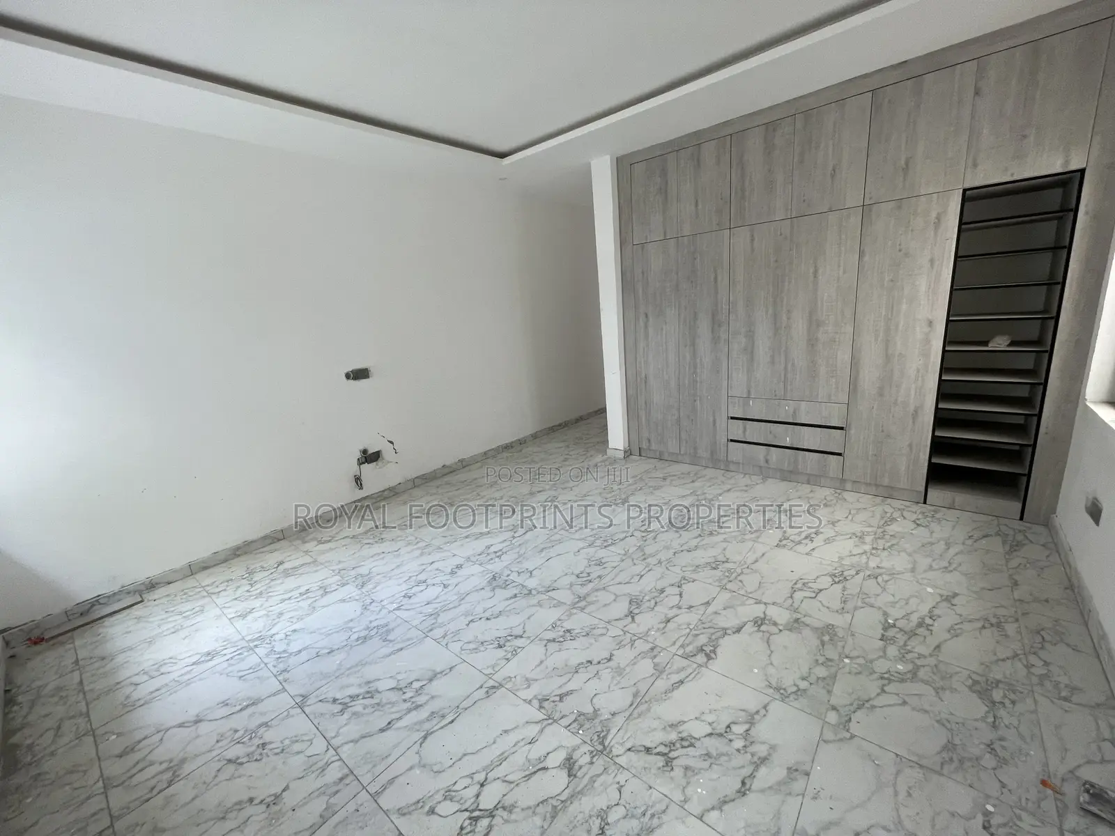 4bdrm House in Luxelooks Properties, Ashaley Botwe for rent