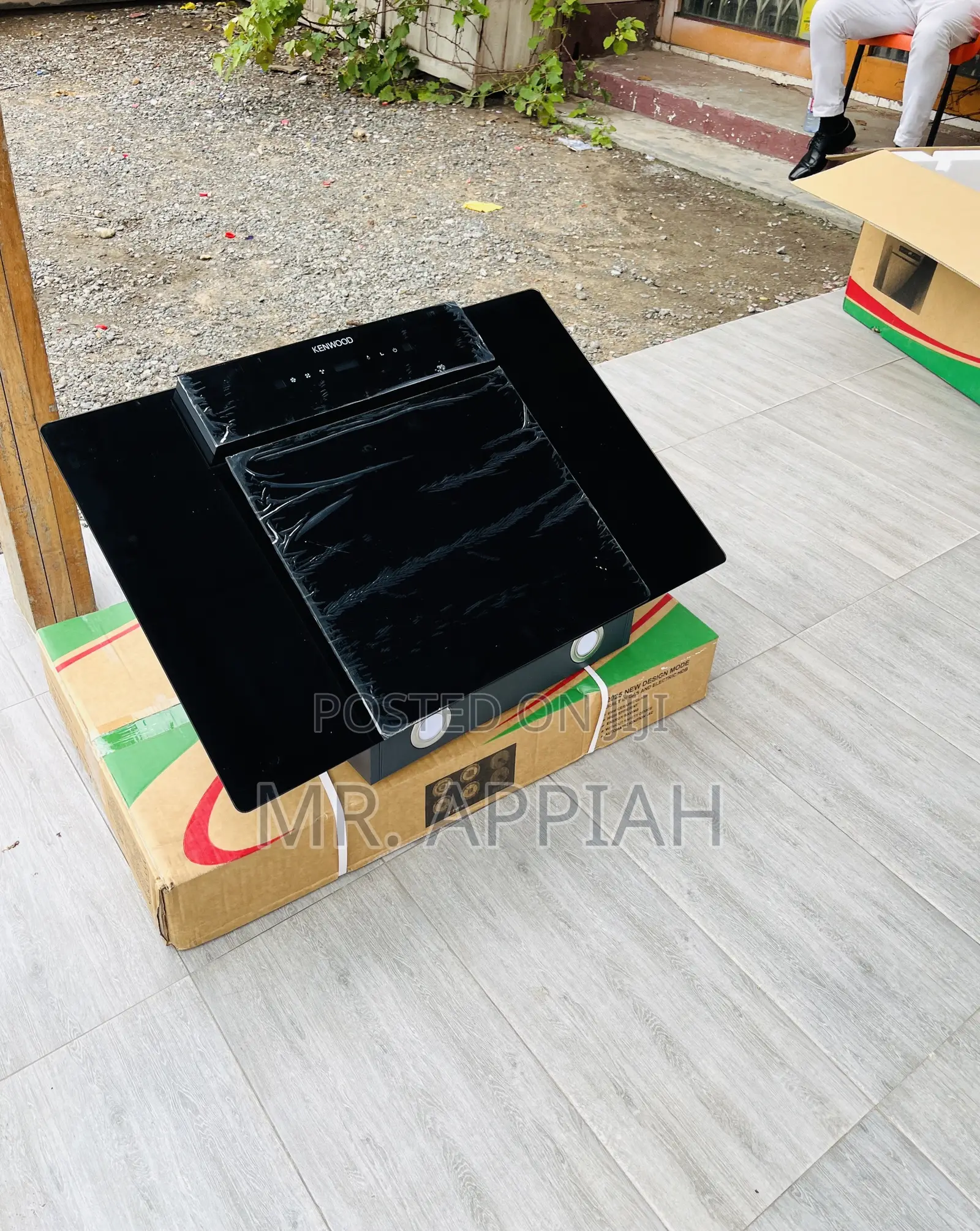 Newly Made Kenwood 90cm Heat Extractor(Black)Ceramic.