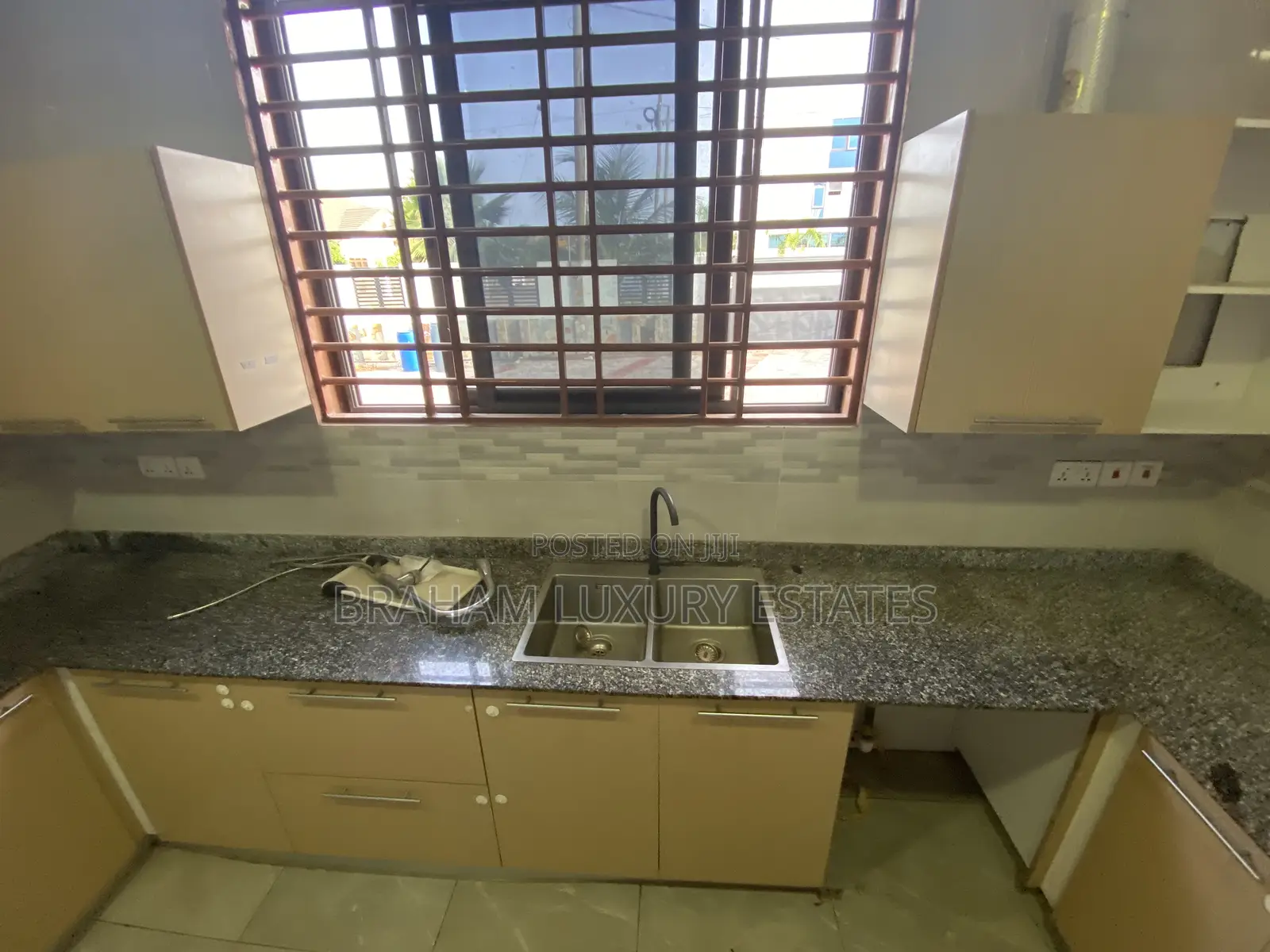 3bdrm Apartment in Braham Luxury, Spintex for rent