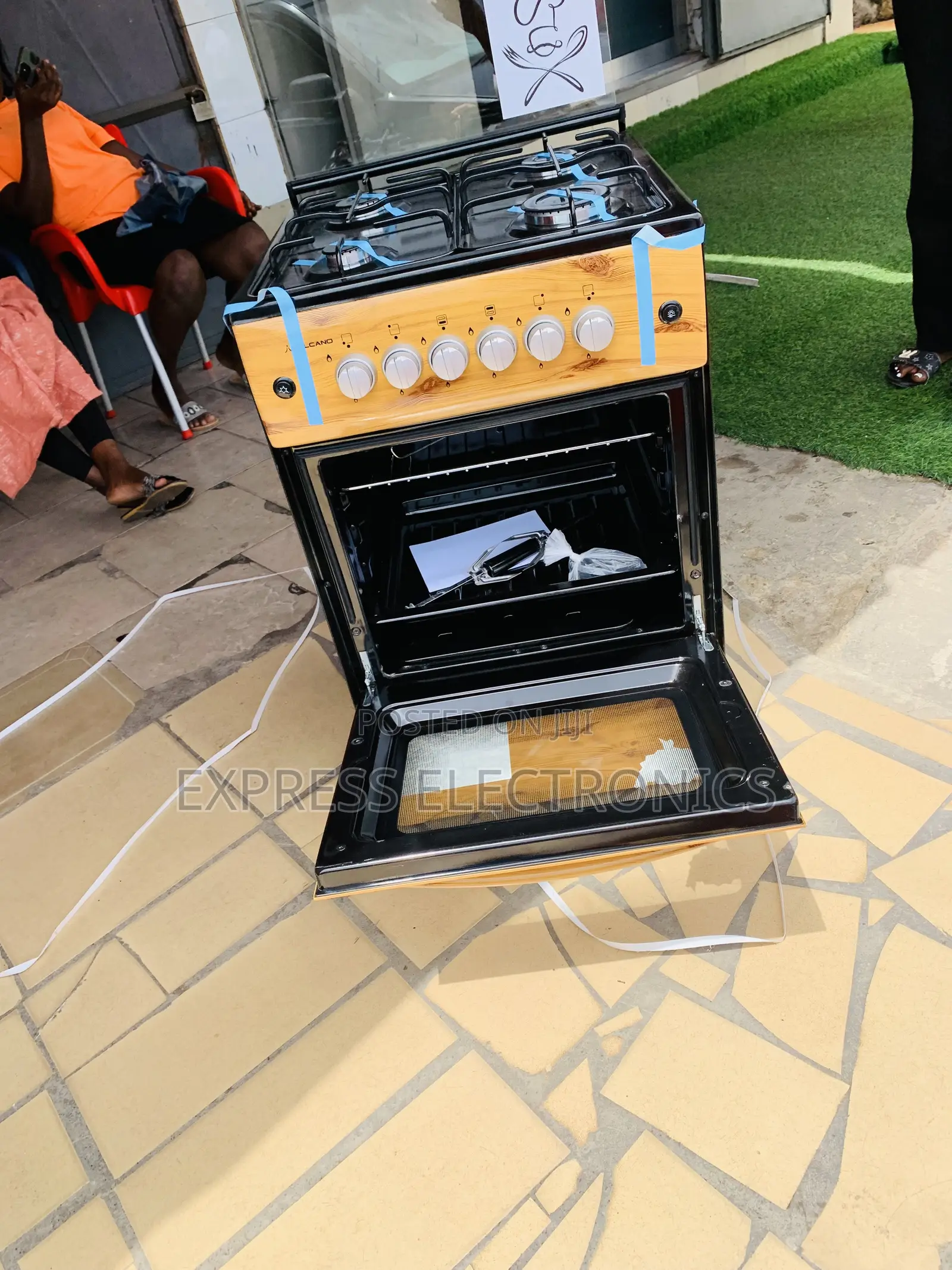 Hot  Cake on Wooden Like Gas Cooker Oven Grill 4burner