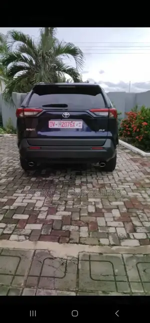 Toyota RAV4 XLE Premium 2022 Blue
