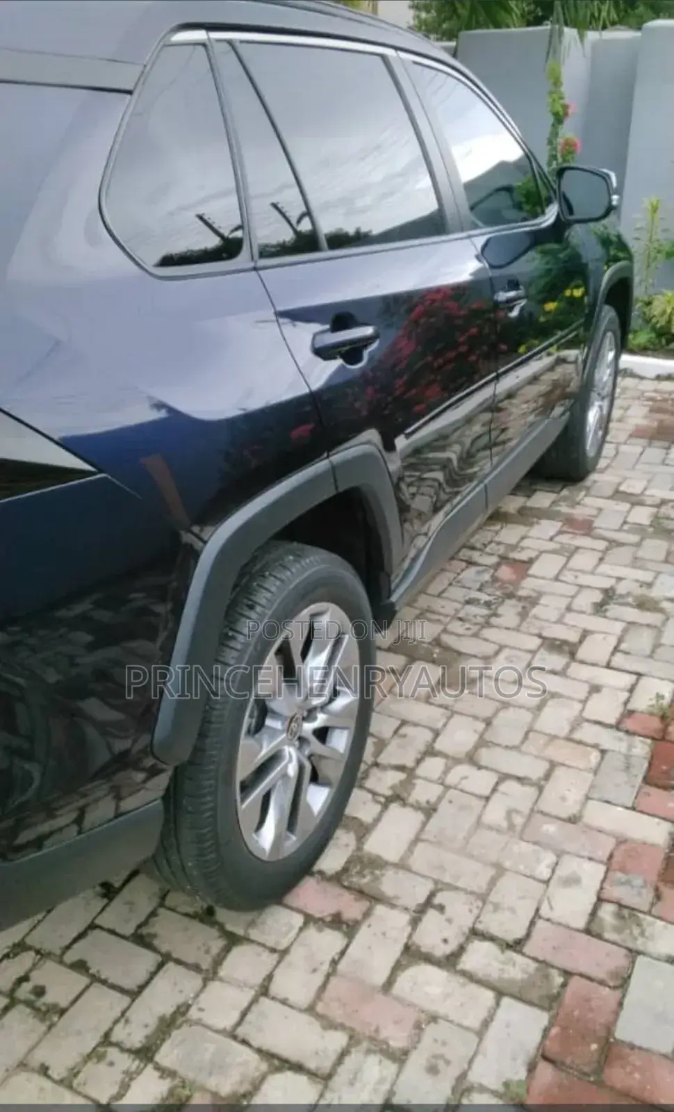 Toyota RAV4 XLE Premium 2022 Blue