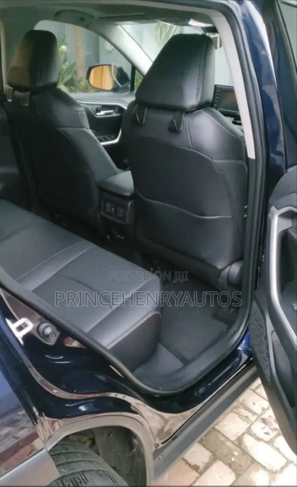 Toyota RAV4 XLE Premium 2022 Blue