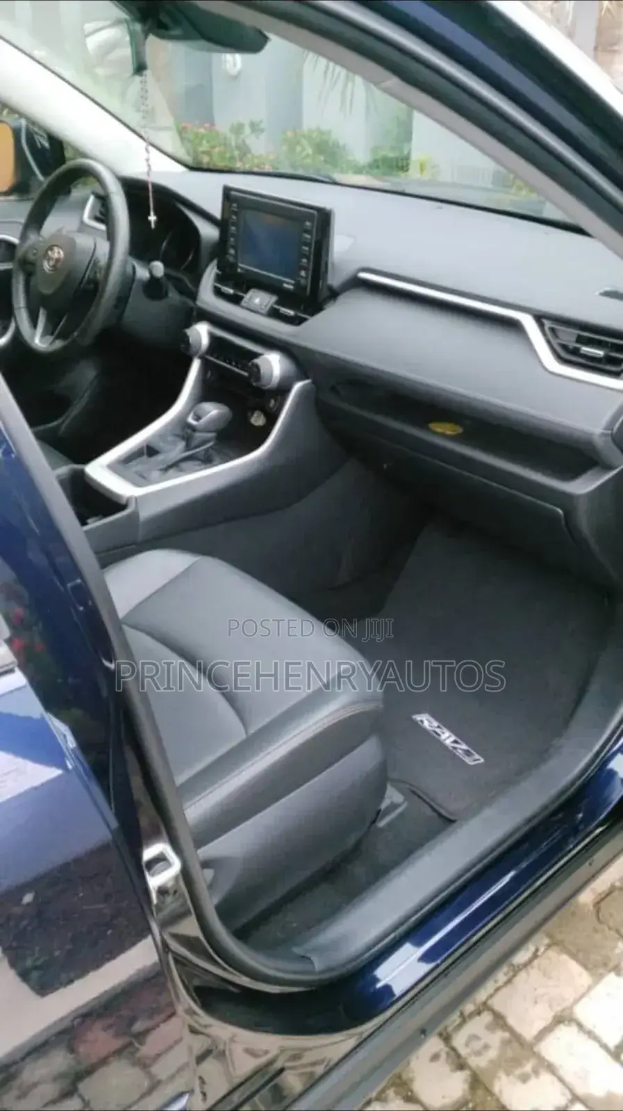 Toyota RAV4 XLE Premium 2022 Blue