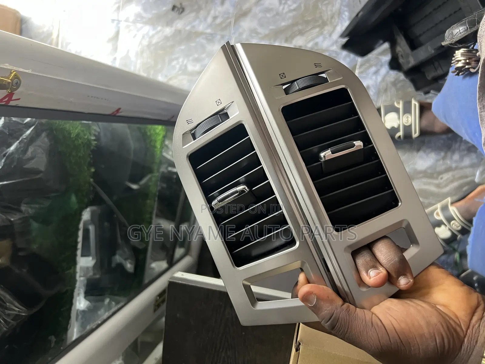 Pajero Middle Vent