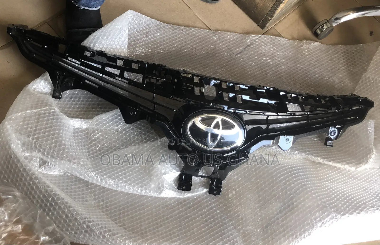 Camry 2018 2019 2020 2021 Grill / Grille /Shells With Glass Emblem