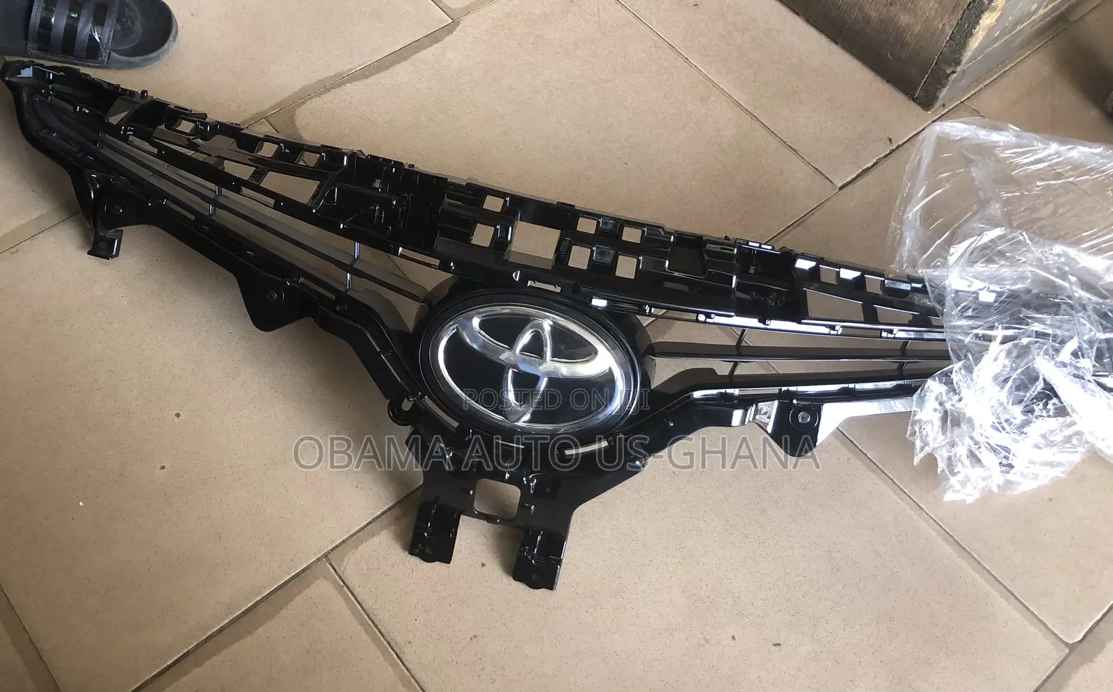 Camry 2018 2019 2020 2021 Grill / Grille /Shells With Glass Emblem